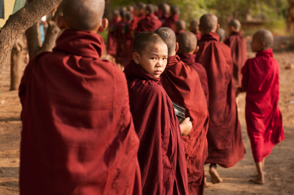moines en birmanie