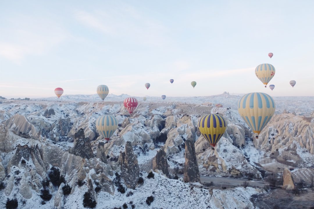 le spectacle des montgolfières en Cappadoce en hiver