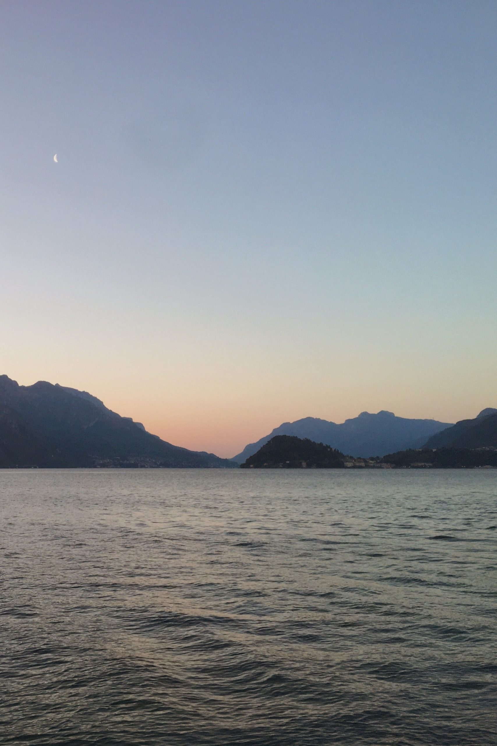 lever de soleil sur le lac de Côme