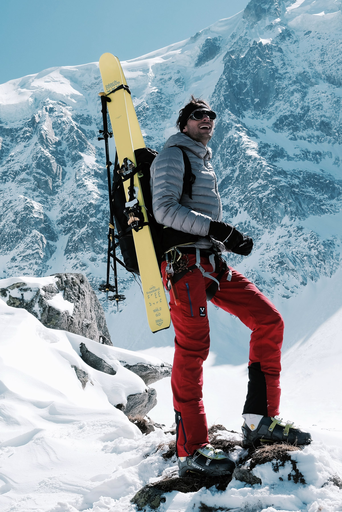 camille en ski en montagne dans les alpes