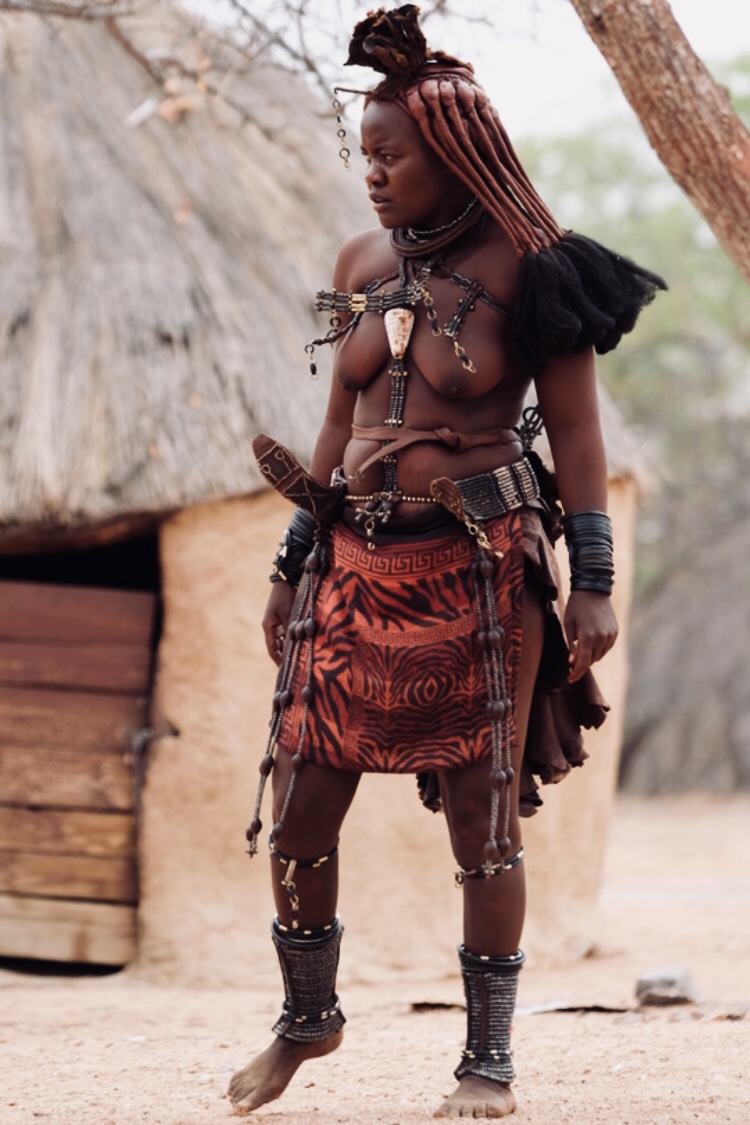 les femmes himba en Namibie dans le damaraland