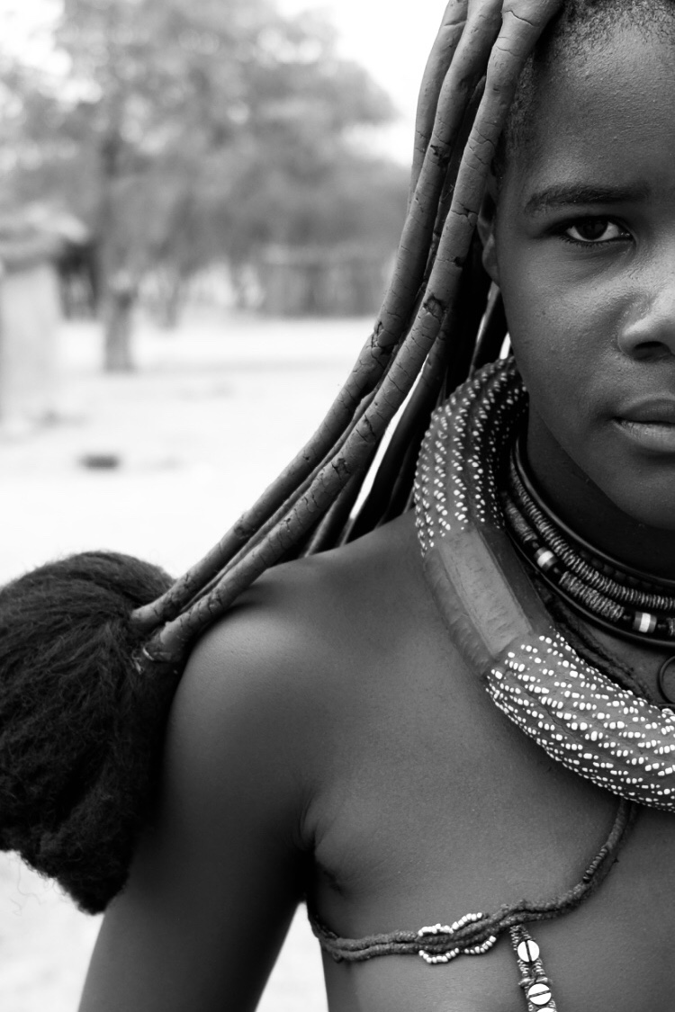 les femmes himba en Namibie dans le damaraland