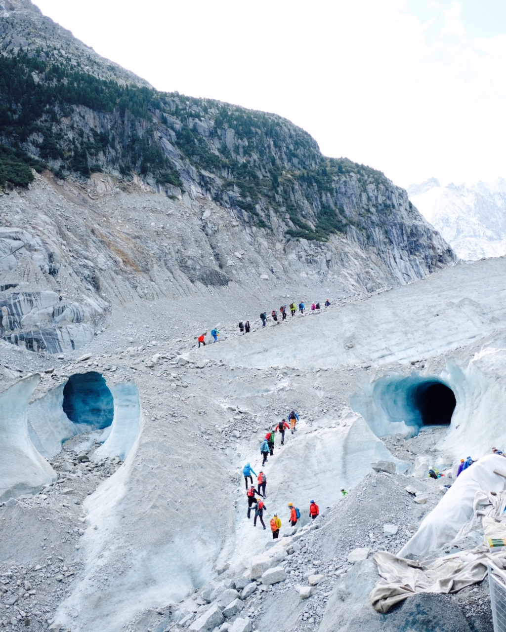 marche sur le glacier de la mer de glace à Chamonix