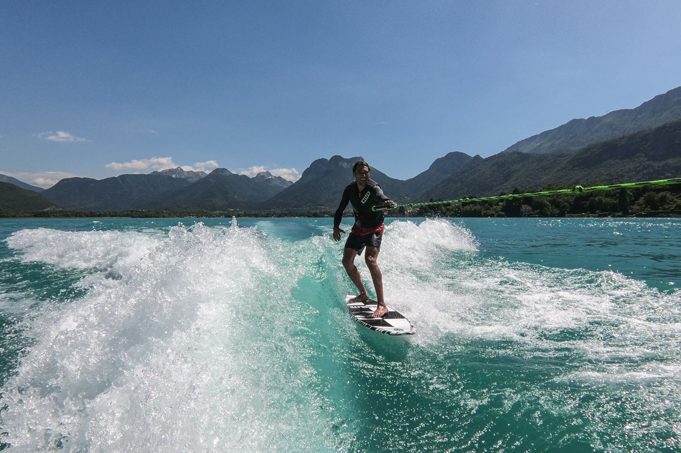 wake surf sur le lac d’Annecy 