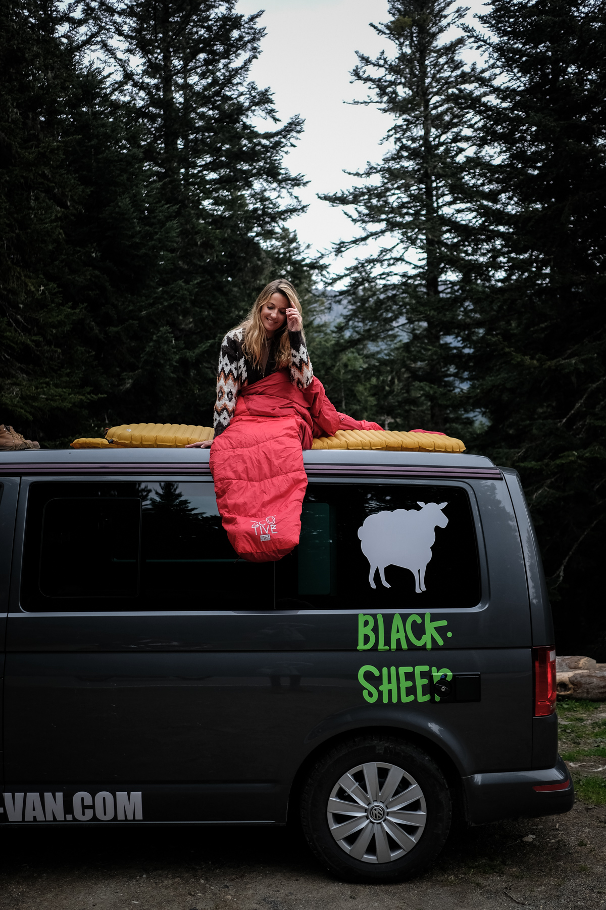 Road trip en van dans les Pyrénées black sheepvan