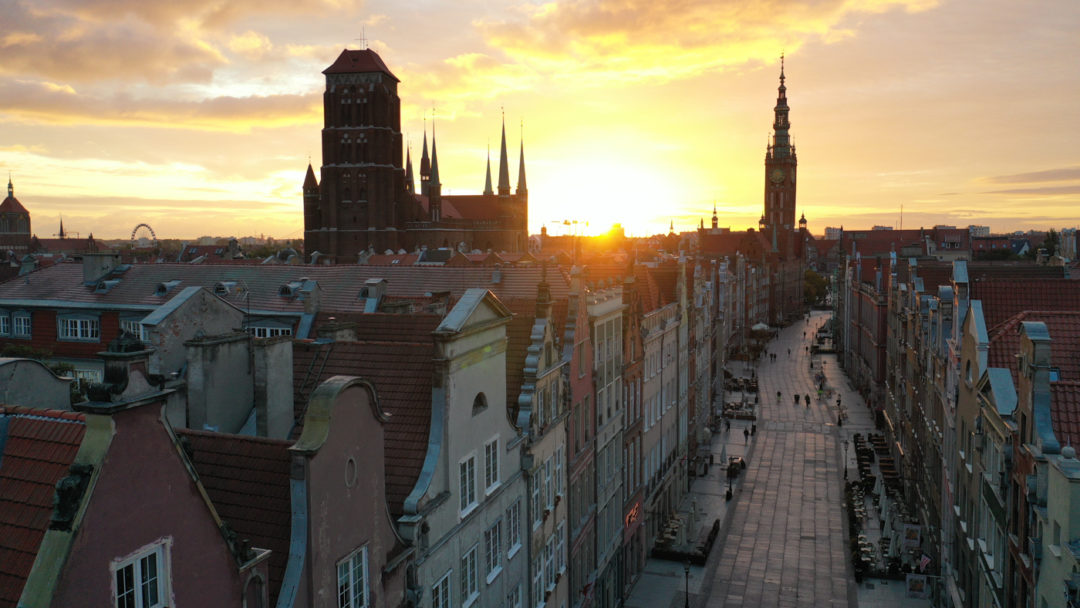 lever de soleil sur la ville de Gdansk