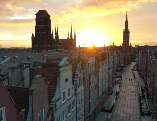 lever de soleil sur la ville de Gdansk