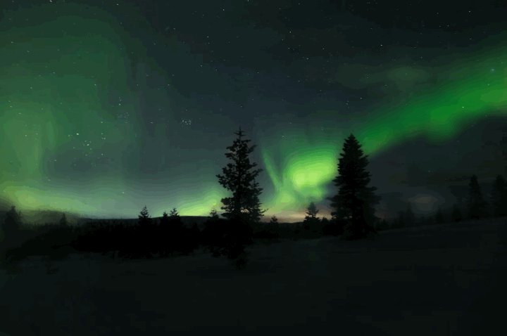 aurore boréales en laponie finlandaise l'hiver